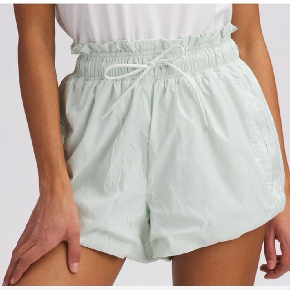 Basin + Range Sprout Green Paperbag Waist Shorts Size Small Lightweight